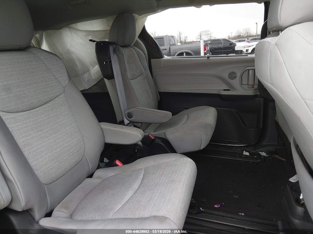 Toyota Sienna Le