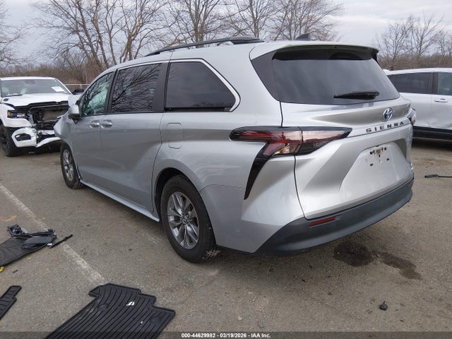 Toyota Sienna Le