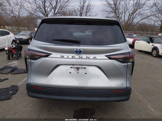 Toyota Sienna Le