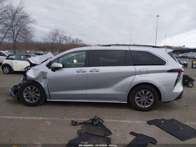 Toyota Sienna Le