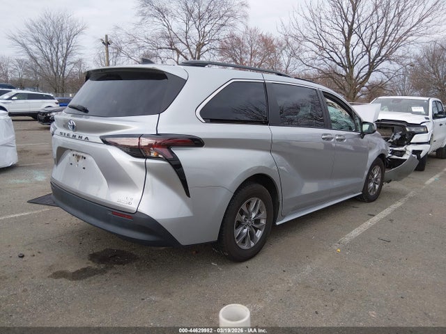 Toyota Sienna Le