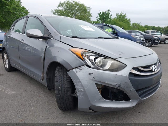 Salvage Hyundai ELANTRA Image