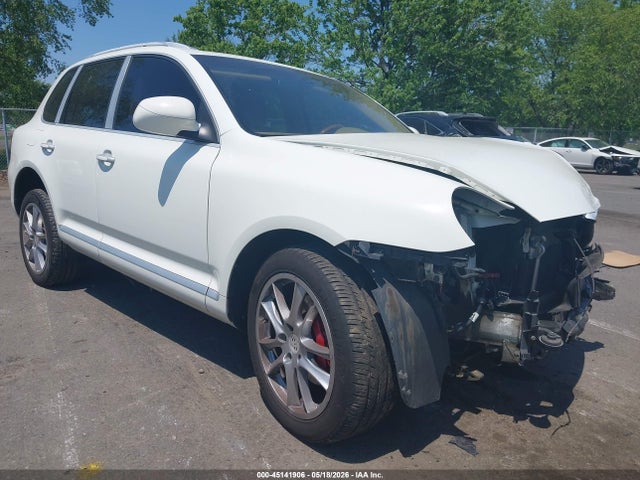 Salvage Porsche Cayenne Image