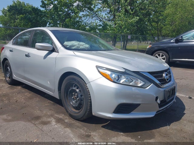 Salvage Nissan Altima Image