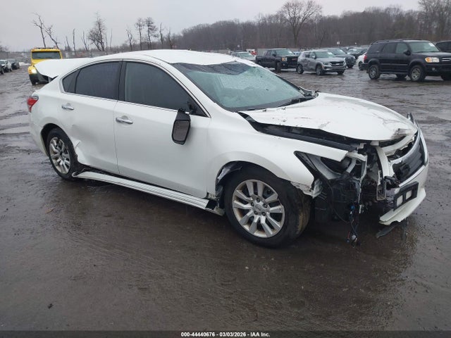 Salvage Nissan Altima Image
