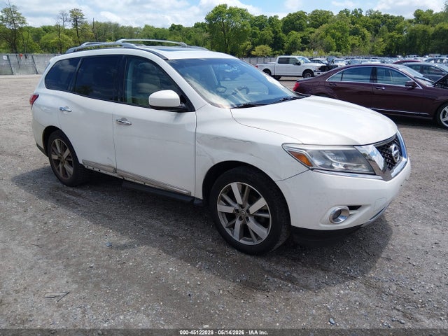 Salvage Nissan Pathfinder Image
