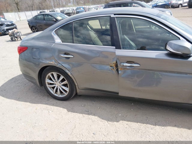 INFINITI Q50 Premium