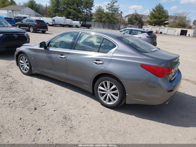 INFINITI Q50 Premium