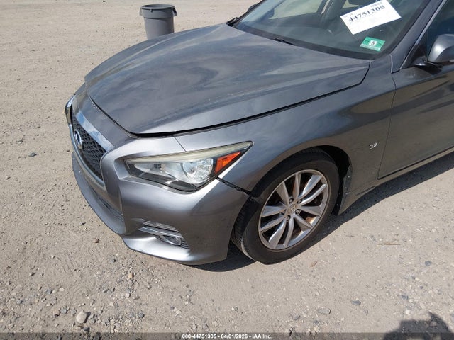 INFINITI Q50 Premium