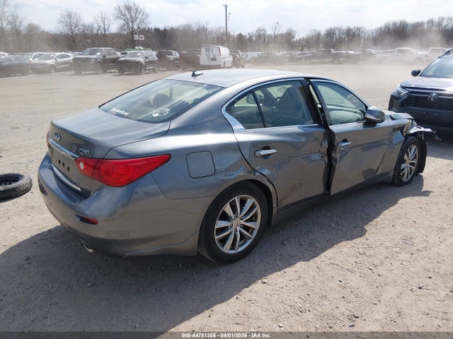 INFINITI Q50 Premium