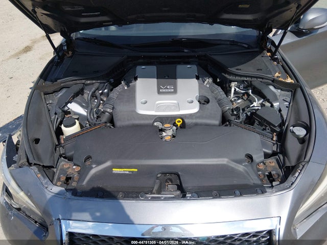 INFINITI Q50 Premium