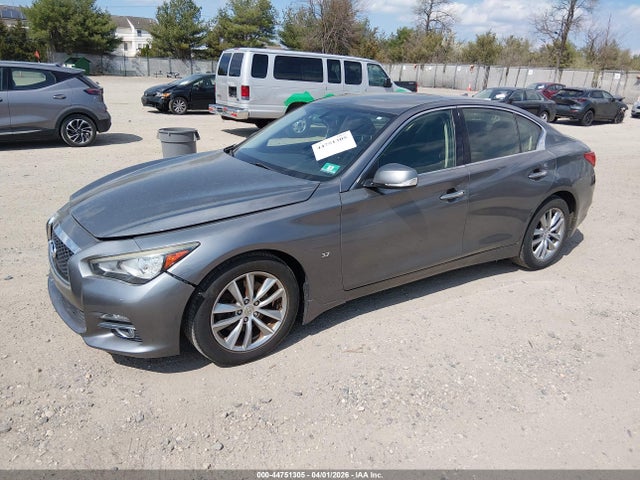 INFINITI Q50 Premium