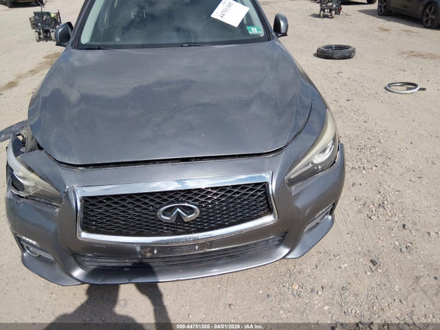 INFINITI Q50 Premium