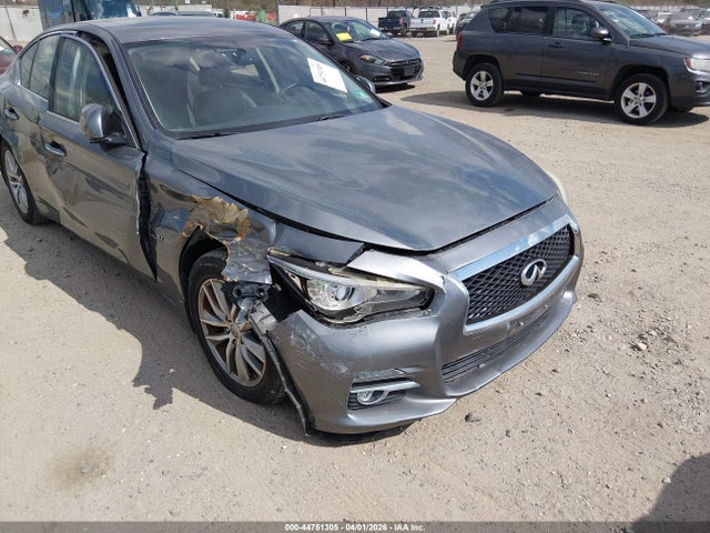 INFINITI Q50 Premium
