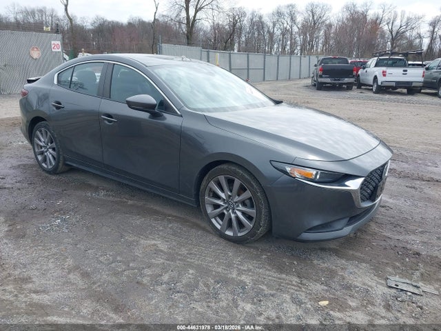 Salvage Mazda Mazda3 Image