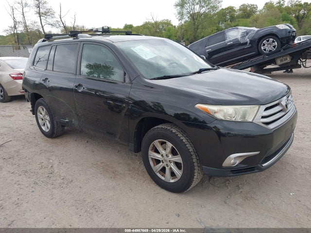 Salvage Toyota Highlander Image