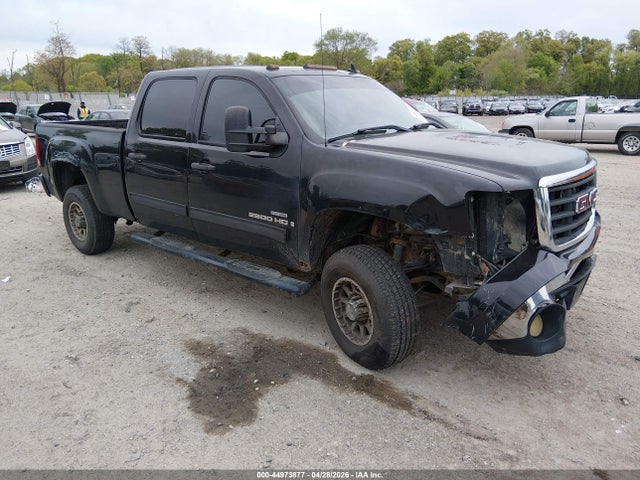 Salvage GMC Sierra 2500 Image