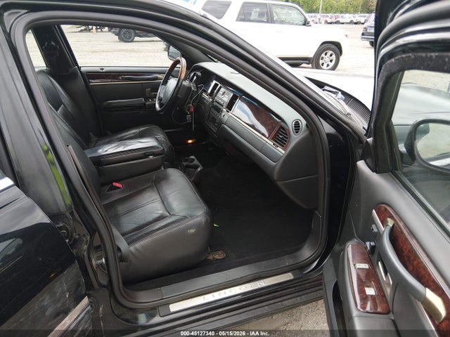 Lincoln Towncar Signature Limited