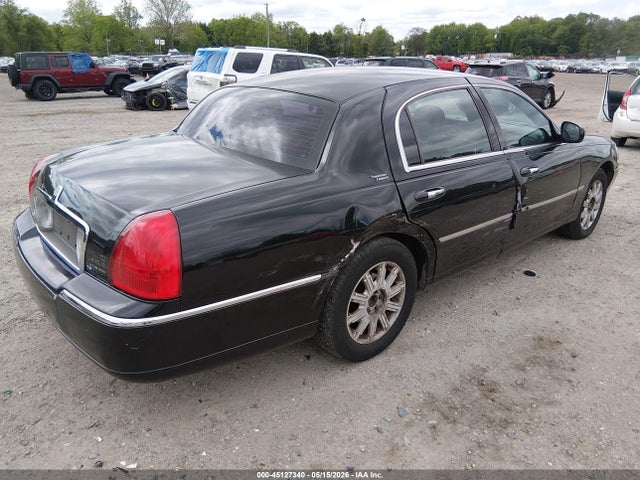Lincoln Towncar Signature Limited