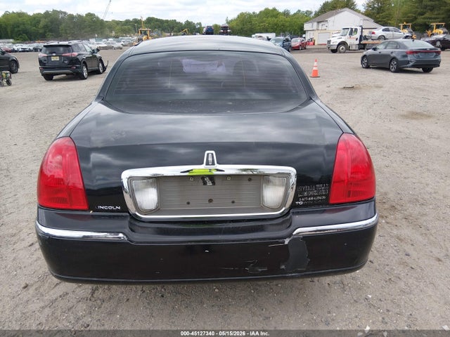 Lincoln Towncar Signature Limited