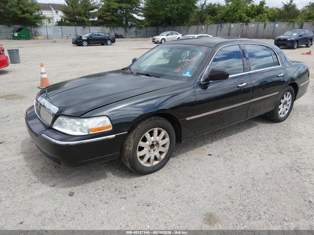 Lincoln Towncar Signature Limited