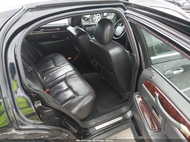 Lincoln Towncar Signature Limited