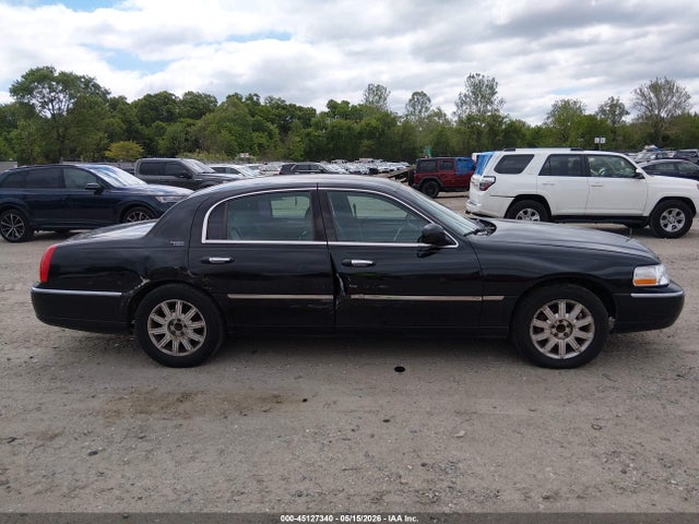 Lincoln Towncar Signature Limited