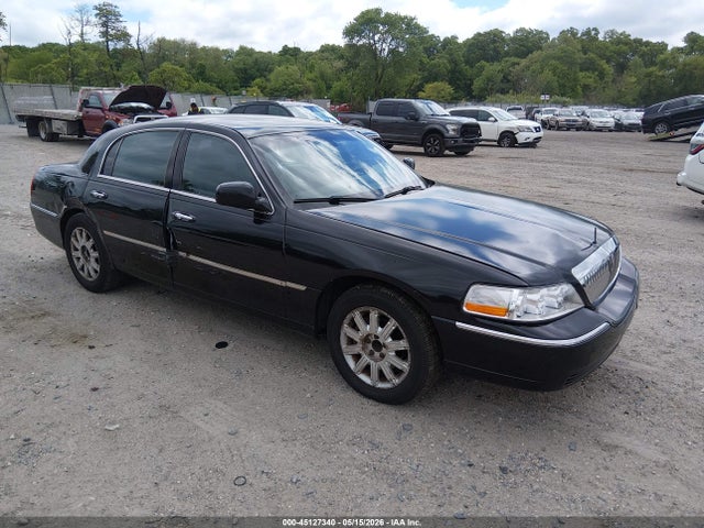 Salvage Lincoln Towncar Image