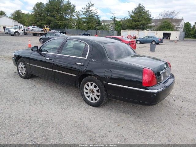 Lincoln Towncar Signature Limited