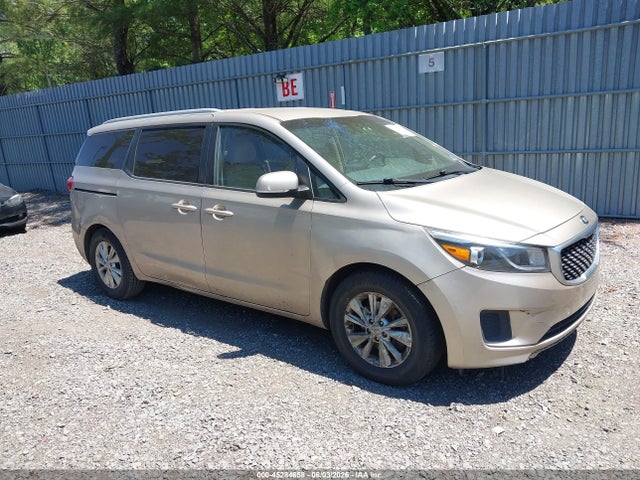 Salvage Kia Sedona Image