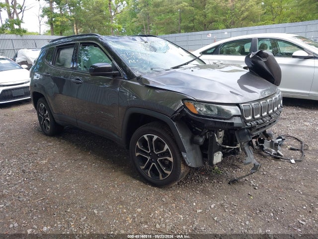 Salvage Jeep Compass Image