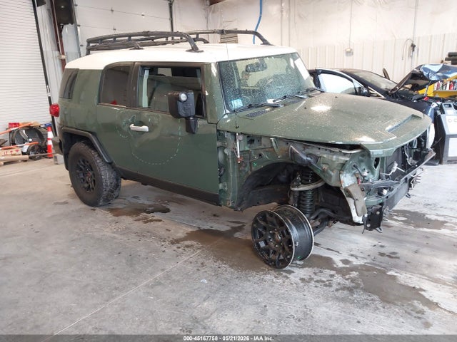 Salvage Toyota FJ Cruiser Image
