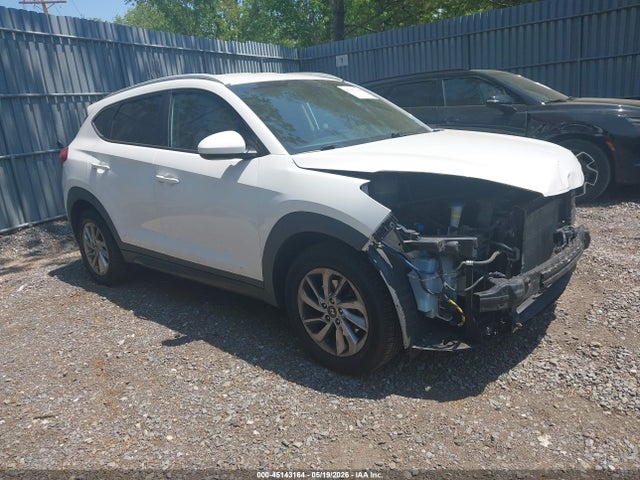Salvage Hyundai TUCSON Image