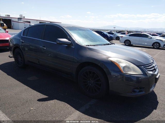 Salvage Nissan Altima Image