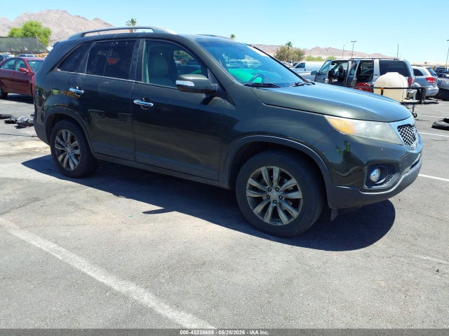 Salvage Kia Sorento Image
