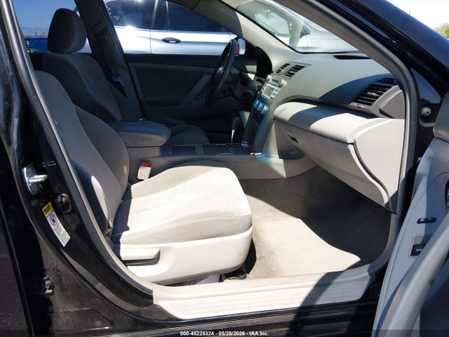 Toyota Camry Le V6