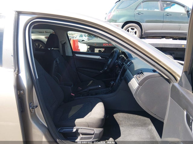 Volkswagen Passat 1.8t S