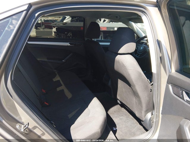 Volkswagen Passat 1.8t S