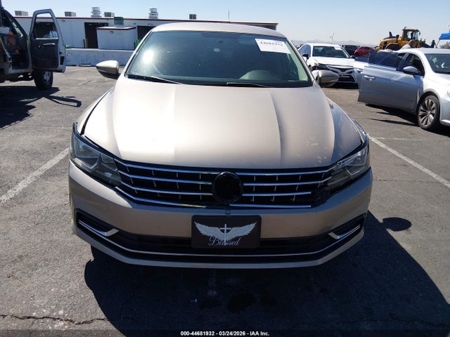 Volkswagen Passat 1.8t S