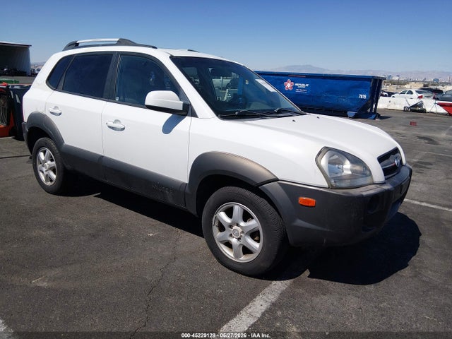 Salvage Hyundai TUCSON Image
