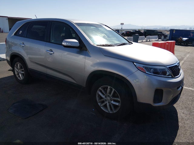 Salvage Kia Sorento Image