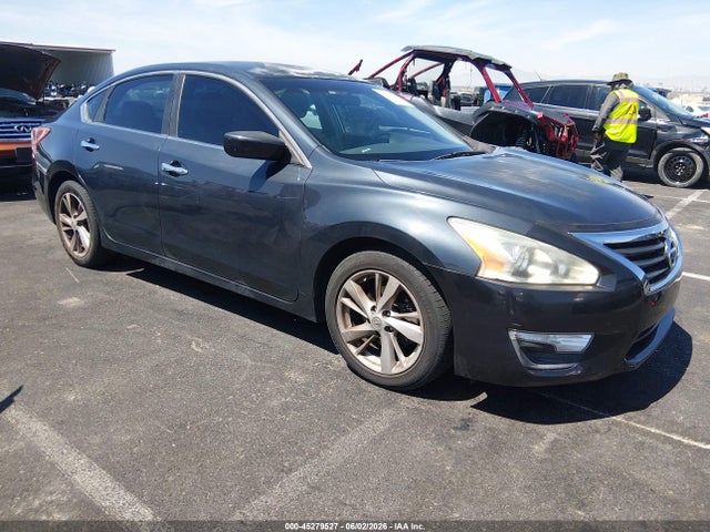 Salvage Nissan Altima Image