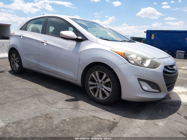 Salvage Hyundai ELANTRA Image