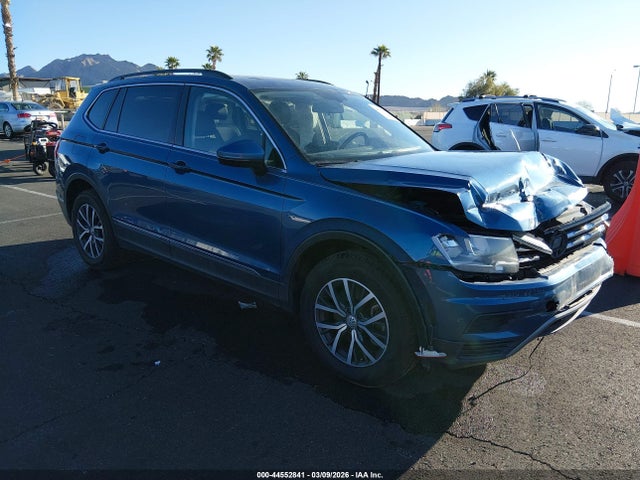 Salvage Volkswagen Tiguan Image