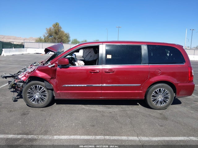 Chrysler Town & Country S