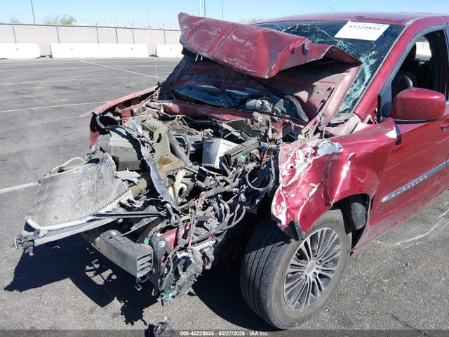 Chrysler Town & Country S