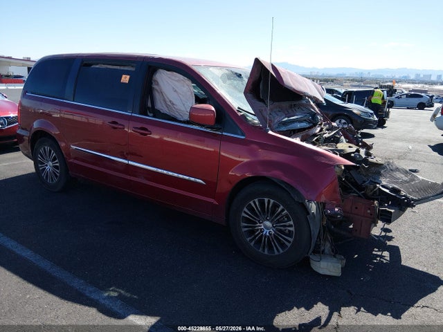 Salvage Chrysler Town & Country Image