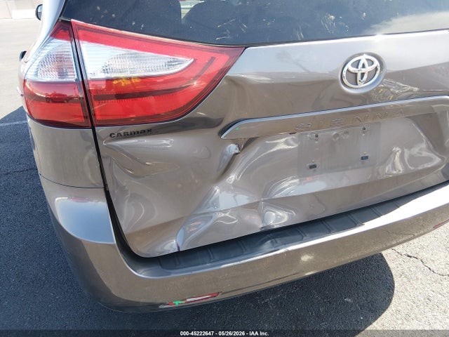 Toyota Sienna Le 8 Passenger