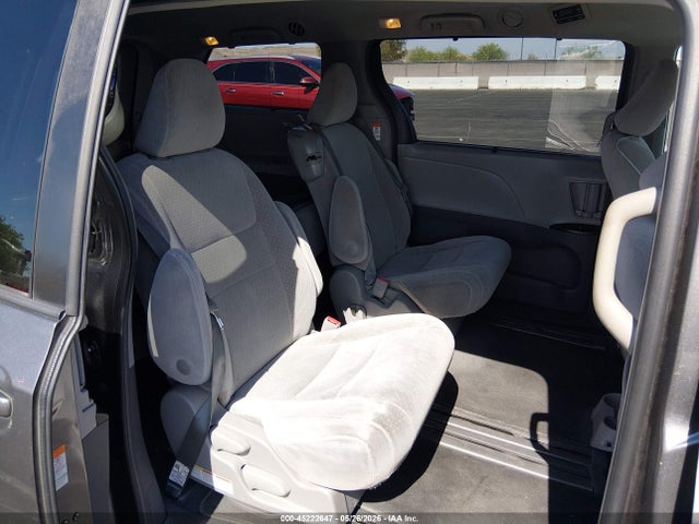 Toyota Sienna Le 8 Passenger