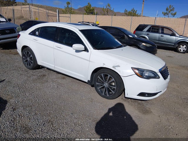 Salvage Chrysler 200 Image